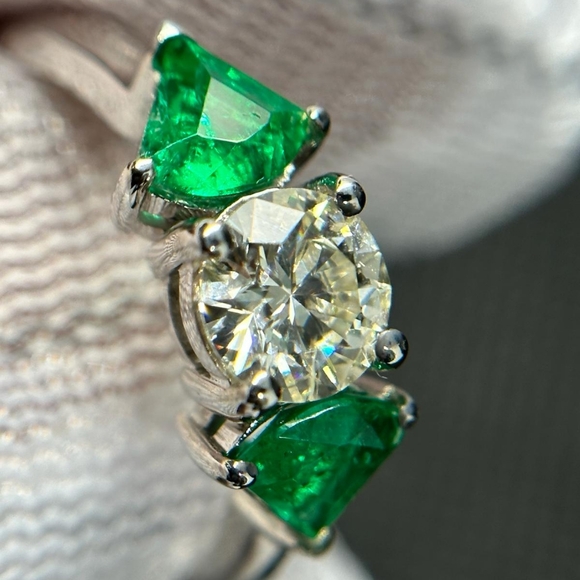 14k white gold Colombian emeralds and diamond ring - handmade - Picture 4 of 5